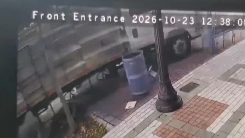 Landscaping truck crashes into bus bench, 3 North Miami businesses, sending 2 passengers to the hospital — CBS Miami, Palm Harbor Real Estate news