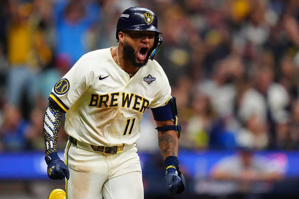 Brewers beat Rays in Game 1 of World Series 3-2 — WISN 12 Milwaukee