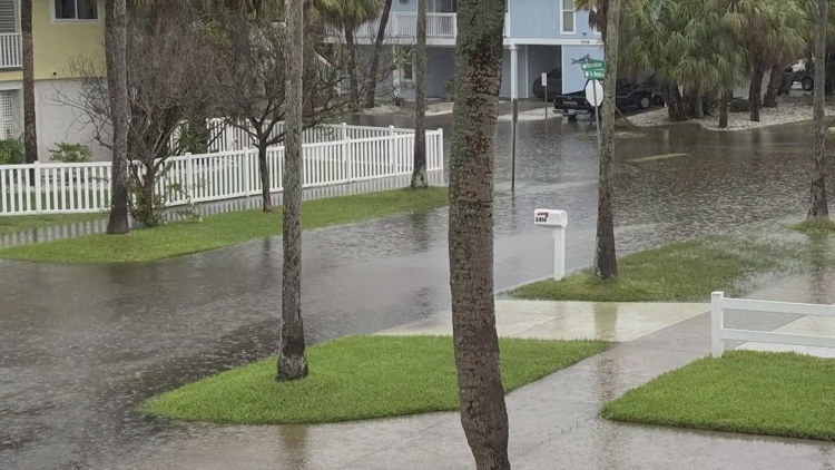 High surf, rising tides put St. Pete Beach residents on alert ahead of Hurricane Isaias — WTSP 10 Tampa Bay, Palm Harbor Community news
