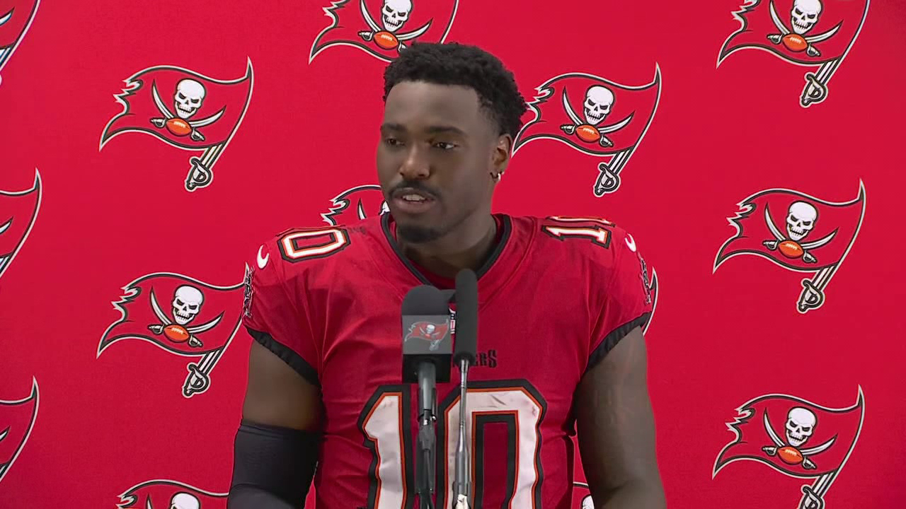 'Ma, come here!': Bucs QB Jalon Daniels shares postgame moment with mom after first NFL win — FOX 13 Sports Tampa Bay, Palm Harbor Sports news